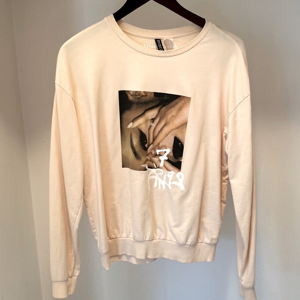 H&M DIVIDED ariana grande crew neck | size medium